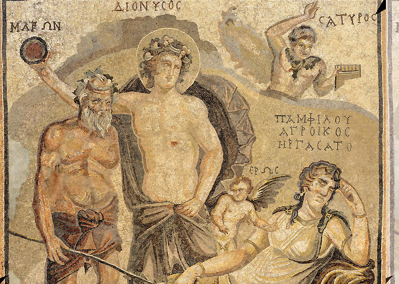 Бог вина Дионис, он же Бахус, он же Вакх, на античной мозаике. Предположительно - III-IV века. Помимо нимба над головой божества, обратите внимание на рану от копья у него под сердцем (Господи, зачем я это пишу?)